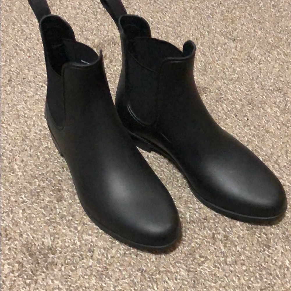 Brand new never worn rain boots